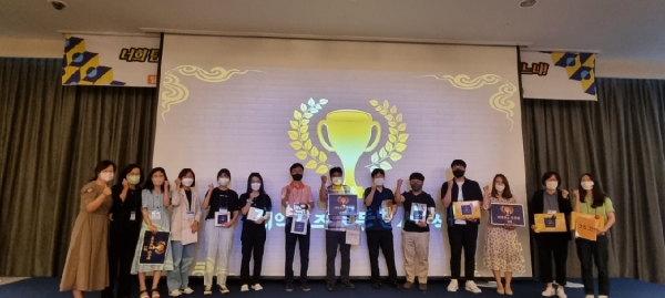 진주교육지원청(교육장 박영주)은 6월 7일~8일 양일간 학교 및 기관 근무 계약담당자 240명을 대상으로 통영 스텐포드호텔에서 청렴 계약 골든벨 행사를 개최해 계약업무 전문성 대결 및 소통 행사를 가졌다.