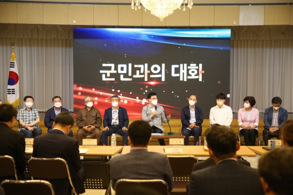하승철 하동군수직 인수위원회(위원장 최만진·이하 인수위)는 지난 27일 문화예술회관 소공연장에서 자체 최종보고회를 갖고 인수위 활동을 마무리했다고 28일 밝혔다.