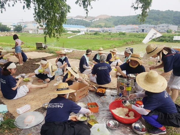 함안군에서 (사)경상남도 무형문화재 함안화천농악보존회(회장 차구석)에서 주관하는 ‘2022 전수교육관 활성화 사업–화천의 굿(Good) 바람’이 본격적으로 운영을 시작했다고 30일 밝혔다.