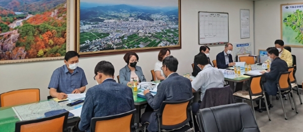 거창군은 지난 29일 거창군청 부군수실에서 2022년 제1회 규제개혁위원회를 개최했다.