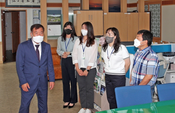 산청군은 이승화 신임 군수가 1일 취임식을 생략하고 성공적 군정 운영을 위한 행보에 나섰다고 밝혔다.