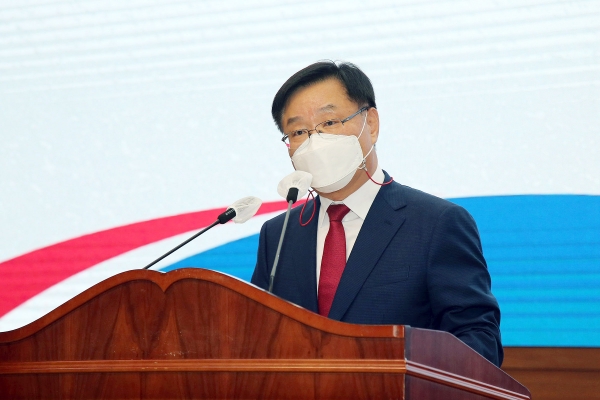 창원특례시(시장 홍남표)는 1일 오전 10시 시민홀에서 ‘민선 8기 홍남표 창원특례시장 취임식’을 갖고 ‘동북아 중심도시 창원’을 이루기 위한 시정을 공식 출범했다.