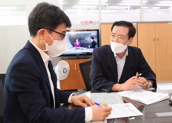 구인모 거창군수는 6일 기획재정부를 방문해 내년 주요 현안사업에 대한 국비 지원을 건의했다.