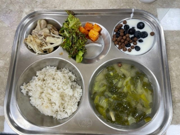 남해군은 남해산 우수 식재료를 확대 추진하기 위해 관내 전 학교 급식에 납품한다고 밝혔다.