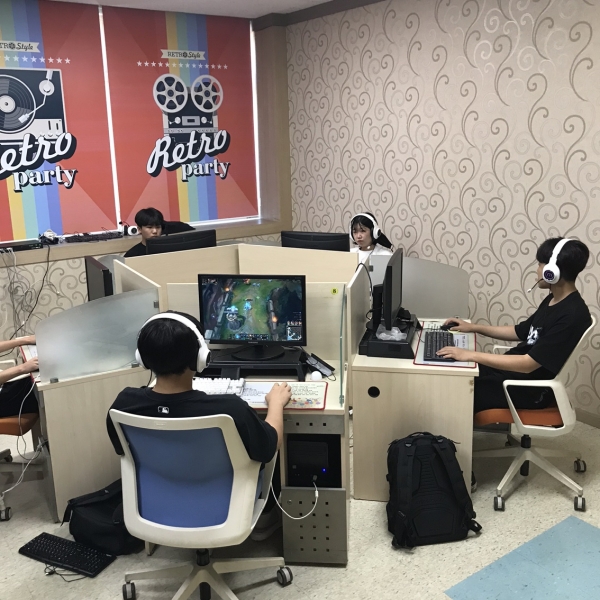사천 삼천포고⦁중앙고 3학년 연합팀이 사천시 청소년수련관 주관으로 개최된 '2022년 방구석 청소년 L.O.L드컵' e-스포츠대회’ 고등리그에서 2연패를 달성했다.