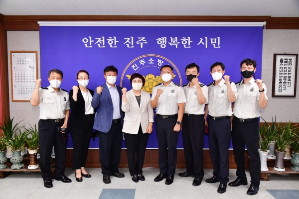 진주시의회가 지역 내 주요 유관기관 방문 일정을 3일째 이어가며 자치분권을 강조하고 제9대 의회 출범에 따른 소통 행보에 박차를 가하고 있다.