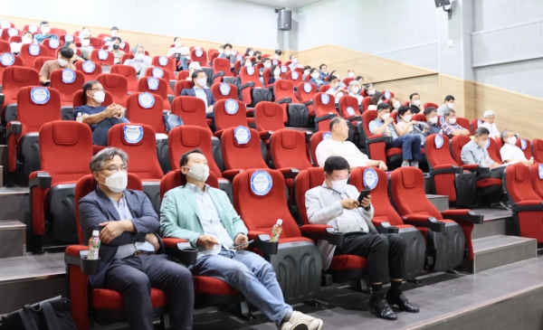 하동세계차엑스포조직위원회는 지난 20일 조직위원회 사무처 대강당에서 2023하동세계차엑스포의 성공 개최를 위한 주민간담회를 가졌다고 21일 밝혔다.