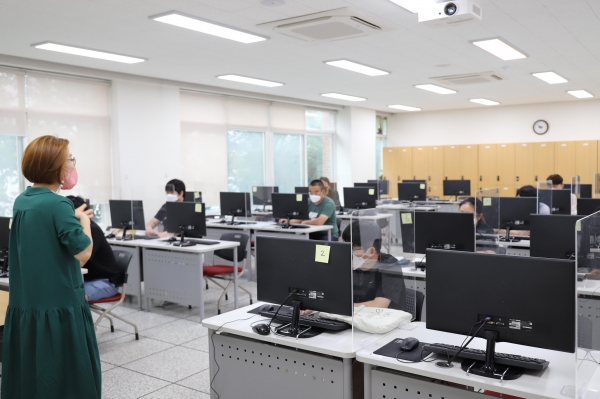 한국폴리텍대학 진주캠퍼스(학장 하정미)는 지역 청년 대상으로 개설한 '머신러닝을 활용한 AI 아카데미' 프로그램이 1일(월) 교육1관에서 개강했다고 밝혔다.