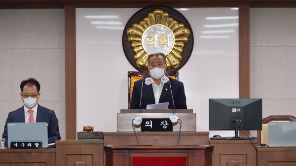 합천군의회는 2일 오후 1시 30분, 제266회 임시회를 개회했다. 이번 임시회에서는 이종철 의원(대표발의) 외 10명이 발의한 '합천군민 동의 없는 황강 광역취수장 설치 반대 결의문 채택의 건'을 심의․의결했다.