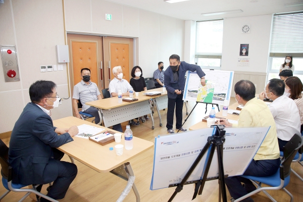 창원특례시(시장 홍남표)는 8일 오후 2시 30분 진해구 자은동 민원센터 2층 다목적실에서 지역 주민들과 면담회 시간을 가졌다.