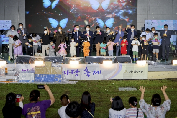 한국예총합천지회(지회장 이점용)에서 주최하고 각 예술단체에서 주관하는‘제18회 합천예술제’가 16일 오후 7시 개막식을 시작으로 4일간 일해공원 일원에서 펼쳐진다.