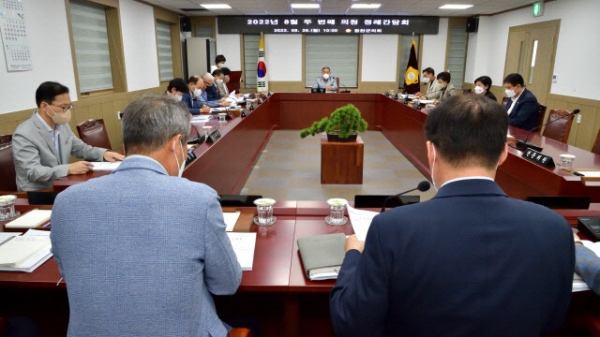 합천군의회는 29일 오전 8월 두 번째 의원정례간담회를 개최했다.