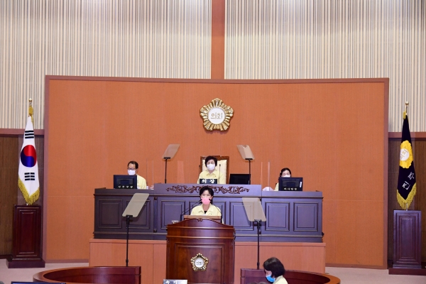 진주시의회는 2일 제240회 임시회 제2차 본회의를 개의해 진주시에서 제출한 제2회 추가경정예산안을 원안대로 의결했다.