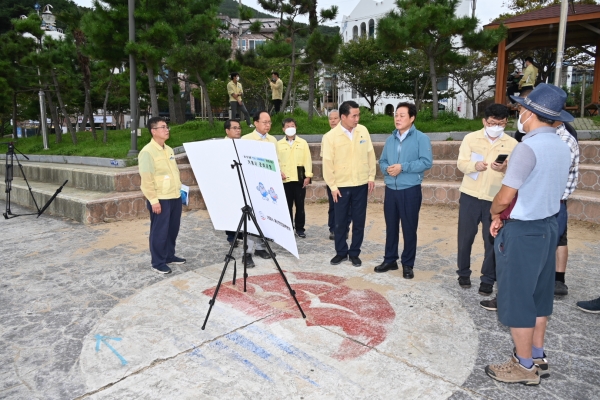 박완수 경상남도지사는 제11호 태풍 ‘힌남노’ 북상에 대비해 5일 거제 와현마을과 통영 동호 배수펌프장 등 재해취약지역을 잇따라 방문해 현장 대응상황을 직접 챙겼다.