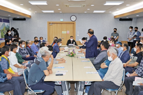 이승화 산청군수가 현장 소통을 위한 광폭 행보에 나섰다.
