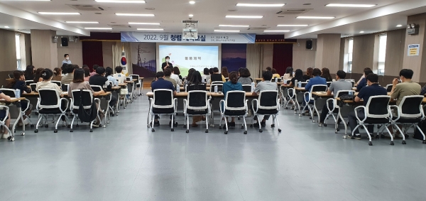 진주교육지원청(교육장 이외숙)은 16일 관내 학교 계약실무자 63명을 대상으로 물품계약 업무 지원을 위한 계약교실을 운영한다.