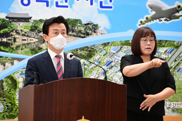 조규일 진주시장은 26일 부울경 특별연합에 반대하고 박완수 경남도지사가 대안으로 제시한 행정통합을 지지했다.