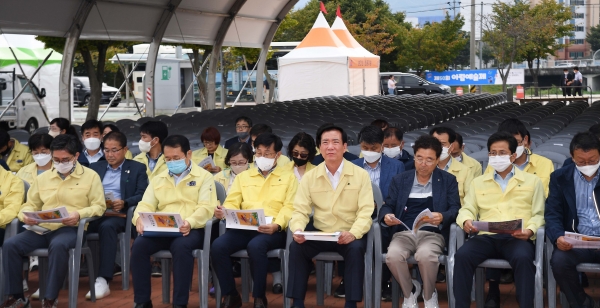 거창군은 지난 28일 거창스포츠파크 일원에서 오는 29일부터 4일간 열리는 거창한마당대축제의 성공적인 개최를 위해 특별 현장점검을 실시했다.