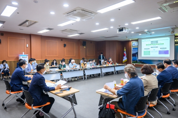 남해군은 29일 남해종합사회복지관 다목적홀에서 대표협의체 위원, 관련 공무원 등 30여명이 참석한 가운데 ‘제5기 지역사회보장계획 수립을 위한 연구용역’ 최종보고회를 개최했다.