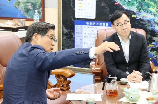 함양군과 하동군이 지방도 1023호선 미개설 구간의 조속한 개설을 위해 지속적으로 협력해 나가기로 했다.