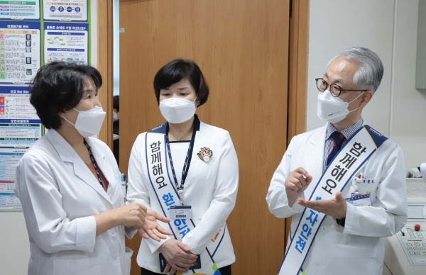 경상국립대학교병원이 ‘세계 환자안전의 날’을 기념하여 4일(화)부터 7일(금)까지 4일간 ‘제11회 환자안전 주간행사’를 개최했다.