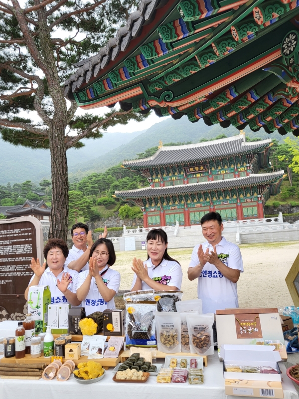 산청군은 19일 라이브커머스를 통해 무항생제 유정란을 판매한다고 18일 밝혔다.