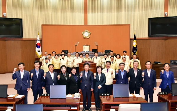 진주시의회가 27일 제242회 임시회 제2차 본회의를 열고 안건을 최종 처리하며 7일간의 의사일정을 마무리했다고 밝혔다.