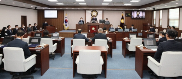 합천군의회가 15일 제269회 제2차 정례회를 개회하고 35일간의 회기 운영에 들어갔다.