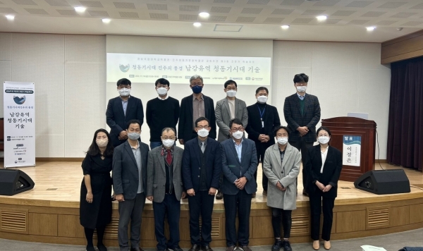 진주시는 진주청동기문화박물관과 경상국립대학교박물관이 공동 주관하는 전문가 학술회의를 국립진주박물관 후원으로 18일 국립진주박물관 강당에서 개최하였다고 밝혔다.