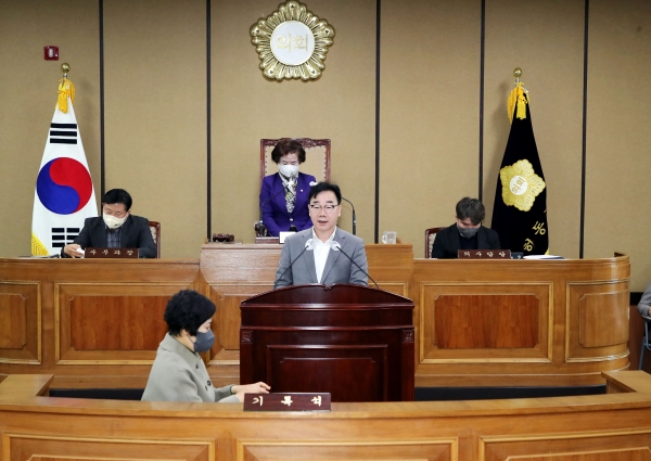 하승철 하동군수가 1일 새해 군정방향으로 세상에 하나밖에 없는 하동을 만들고자 ‘군민이 체감할 수 있는 기분좋은 변화’를 제시했다.
