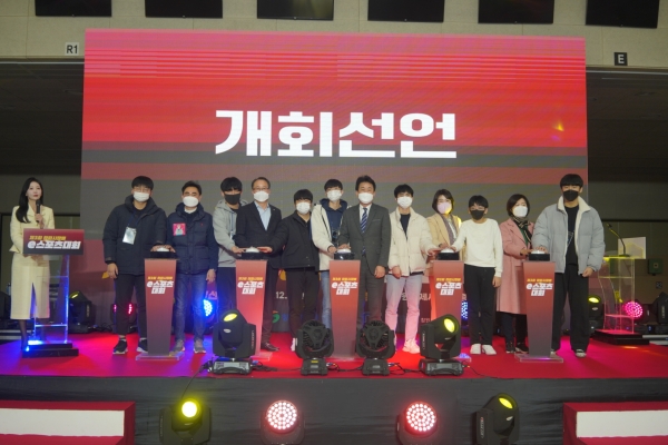 창원특례시(시장 홍남표)가 주최하는 '2022년 제3회 창원시장배 전국 아마추어 e스포츠 대회'의 결선전이 3일 창원 국제사격장에서 화려하게 개최됐다.