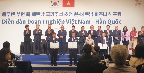 경상국립대학교(GNU·총장 권순기)는 6일 오전 서울 롯데호텔에서 베트남 롱안성-STS그룹-사이공텔과 ‘베트남 롱안성 내 다기능 스마트 복합단지 개발’을 위한 다자간 업무협약을 체결했다.