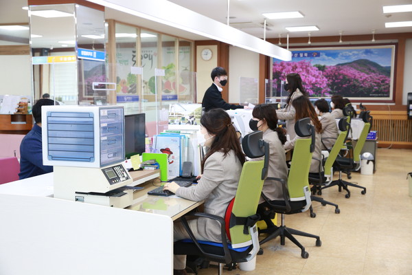 의령군(군수 오태완) 민원서비스가 군민들로부터 호평을 받는 것으로 나타났다.