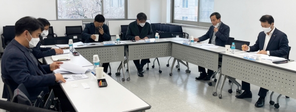 경상국립대학교 창업지원단은 진주지역 산업 환경의 새로운 변화에 부응하기 위해 21일 오후 칠암캠퍼스 산학협력관 칠암창업보육센터 세미나실(201호)에서 진주지역 창업유관기관 간담회를 개최했다.