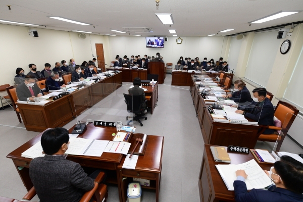 경상남도의회 문화복지위원회(위원장 김재웅)은 13일(금), 제401회 임시회 제1차 회의를 통해 2023년 첫 상임위원회 활동을 시작했다.