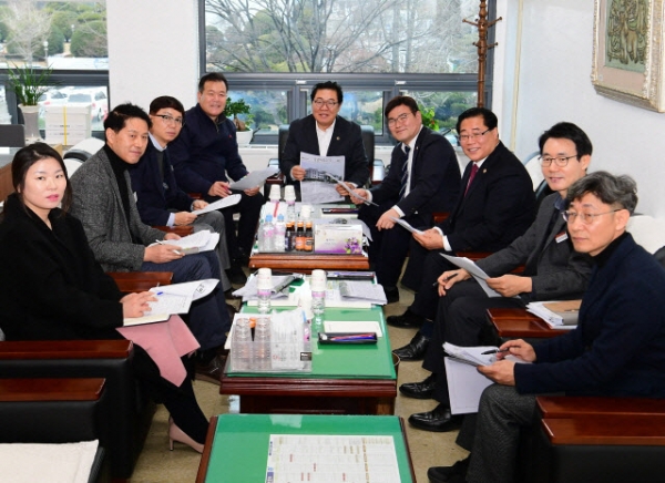 경남도의회는 내달부터 의정활동에 대한 도민과의 소통을 강화하기 위해 의회소식지를 전면 개편·발행한다고 밝혔다.