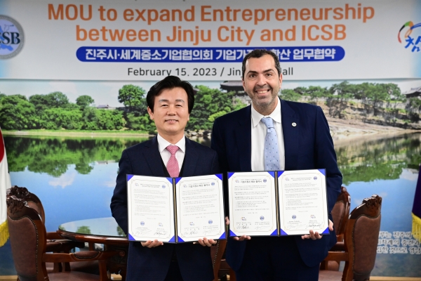 진주시는 지난 15일 시청 기업인의 방에서 세계중소기업협의회(ICSB, 회장 아이먼 타라비쉬(Ayman Tarabishy)와 진주 K-기업가정신의 세계적 확산을 위한 업무협약을 체결했다.
