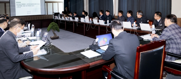 합천군은 20일 군수, 부군수, 실과소장 및 용역사 관계자 등이 참석한 가운데 ‘합천운석충돌구 세계지질테마공원 조성 기본계획 수립 및 타당성 조사 용역’ 착수보고회를 개최했다.