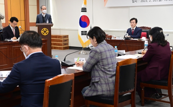 진주시는 20일 시청 상황실에서 진주시 투자유치위원회 회의를 개최하고 2023년 투지유치 기획계획을 확정했다.
