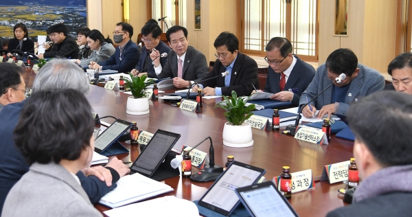 거창군은 지난 27일 군청 상황실에서 2023년 군정 주요 현안사업 보고회를 개최했다.