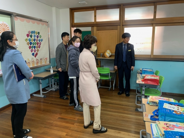 진주교육지원청(원장 이외숙)은 28일 가좌초등학교에서 2023학년도 신학기 대비 학교 방역 특별점검을 실시하였다.