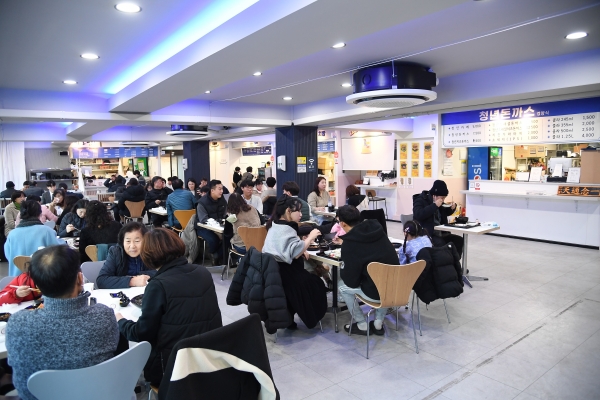 거창군은 거창전통시장 내 ‘청년몰 와락’의 점포 5곳에 새롭게 입점할 청년 상인을 3월 2일부터 10일까지 모집한다.