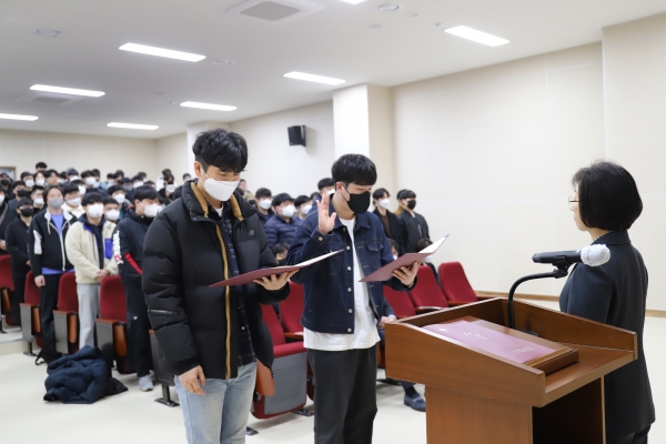 진주폴리텍대학(학장 하정미)은 2일 2023학년도 전문기술과정 및 하이테크과정 입학식을 개최하였다.
