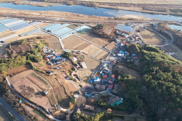 의령군(군수 오태완)은 대통령 직속기관인 국가균형발전위원회에서 주관하는 ‘2023년 취약지역 생활여건 개조사업’ 공모에 신청 대상지 2개소 모두 선정되어 40억 원의 사업비를 확보하였다고 27일 밝혔다.