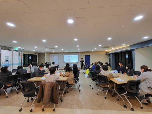 고성군(군수 이상근)은 지난 27일 고성청년센터에서 환경에 관심있는 청년 및 고성군민을 대상으로 ‘친환경(그린)워크숍’을 개최했다.