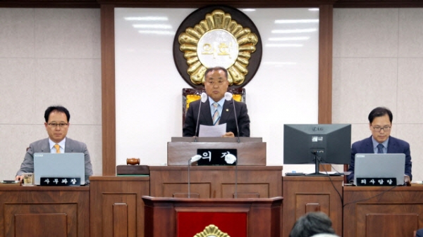 합천군의회는 29일 오전 제271회 임시회를 개회하고 14일간의 일정으로 회기 운영에 들어갔다.