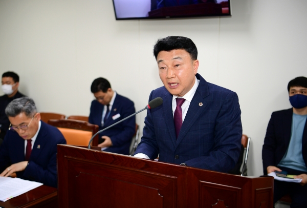 경남도의회는 11일 기획행정위원회 소속 조현신(진주3·국민의힘) 의원이 발의한 ‘경상남도 출자·출연 기관의 장 및 임원의 임기에 관한 특별조례안’을 수정 가결했다고 밝혔다.