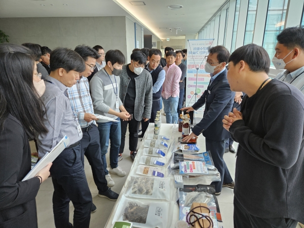 남해군은 지난 12일 정부세종청사에서 고품질의 남해 농·수산물을 홍보하기 위해 ‘남해 수산물 먹는 데이(DAY) 시즌2’ 행사를 진행했다.