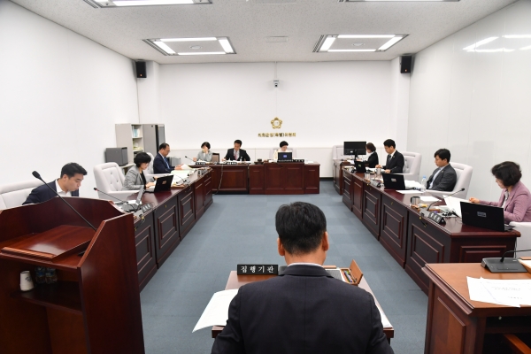 진주시의회가 제246회 임시회를 통해 19일과 20일 양일간 진주시에서 제출한 2023년도 제1회 추가경정예산안에 대한 예산결산특별위원회 심사를 개시했다고 밝혔다.