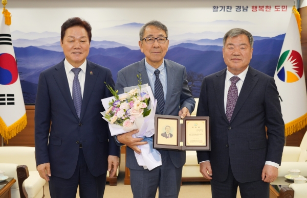 산청세계전통의약항노화엑스포조직위원회(공동조직위원장 경남도지사 박완수, 산청군수 이승화, 이하 조직위)는 ‘2023산청세계전통의약항노화엑스포’의 성공 개최를 위해 구자천 경남상공회의소협의회 회장을 민간공동조직위원장으로 위촉했다.